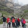 30_un piccolo gruppo di temerari esce per una passeggiata pomeridiana