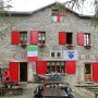il rifugio con le bandiere